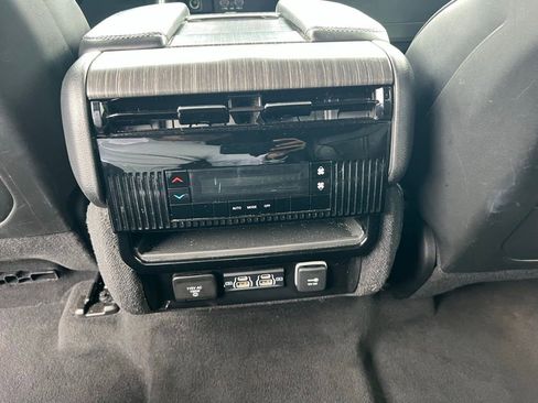 Used 2024 Jeep Wagoneer L Series II w/ Flexible Seating Group AWD/4WD image 20