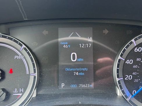 Used 2020 Toyota Highlander LE image 13