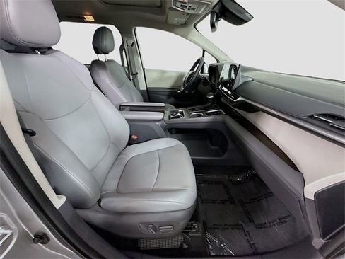 Used 2021 Toyota Sienna XLE w/ XLE Plus Package image 30