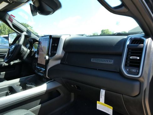 New 2026 RAM 2500 Big Horn AWD/4WD image 13