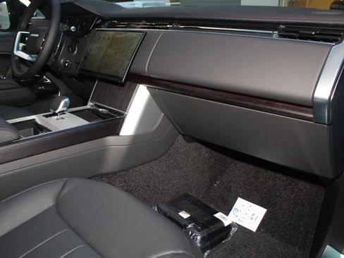 New 2026 Land Rover Range Rover SE image 24