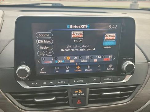 Used 2024 Nissan Altima 2.5 SV FWD image 23