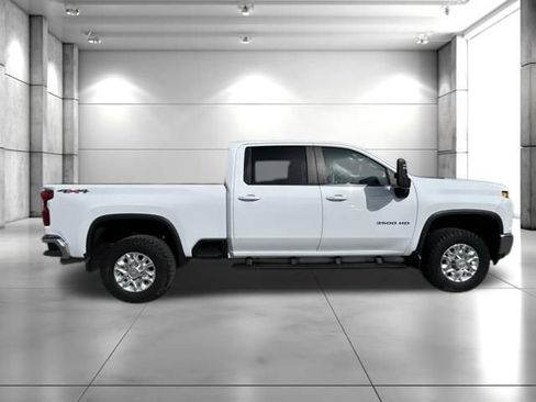 Used 2022 Chevrolet Silverado 3500 LT w/ True North Edition AWD/4WD image 9