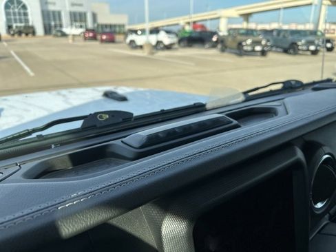 Used 2023 Jeep Wrangler Unlimited Sahara image 24