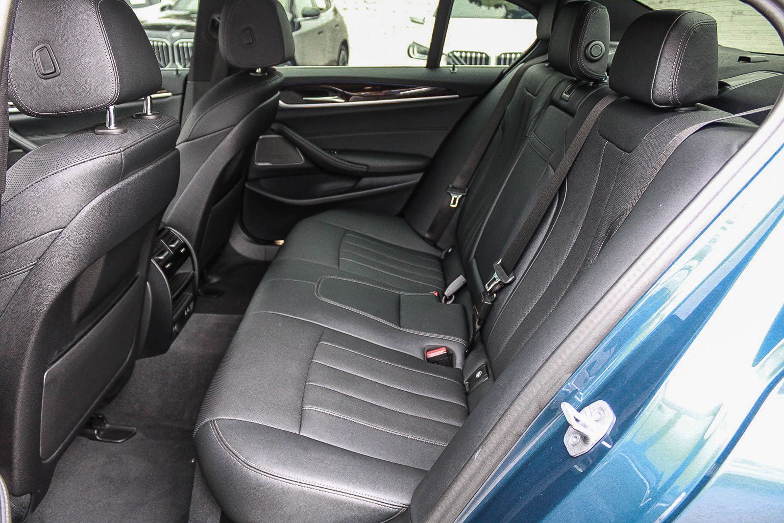 Used 2023 BMW 540i w/ Premium Package RWD image 18