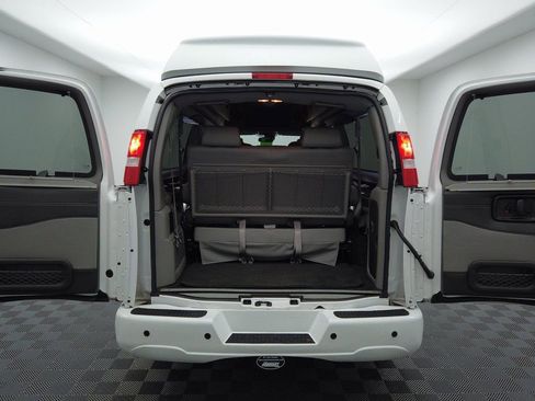 Used 2020 GMC Savana 2500 Extended w/ Enhanced Convenience Package image 6
