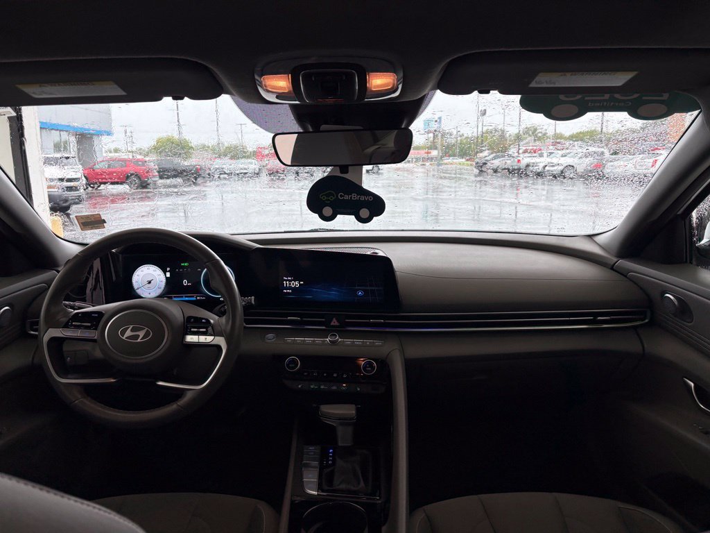 Used 2025 Hyundai Elantra SEL FWD image 32