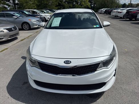 Used 2018 Kia Optima LX w/ 17" Alloy Wheels Package FWD image 2