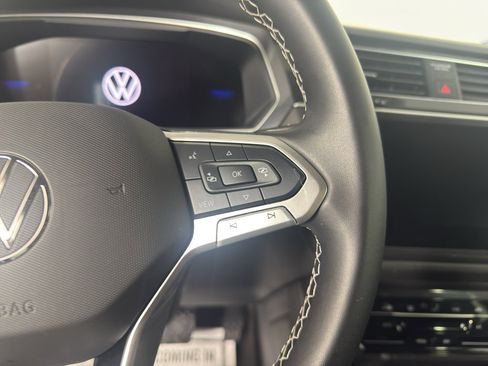 Used 2024 Volkswagen Tiguan SE FWD image 21