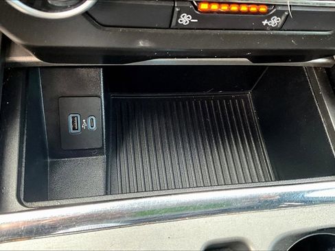 Used 2021 Ford Expedition XLT image 30