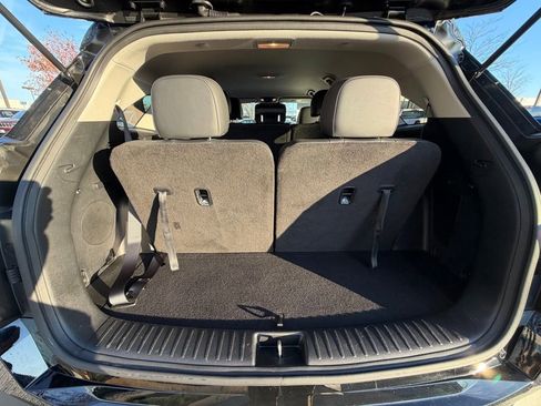 Used 2025 Kia Sorento S image 35