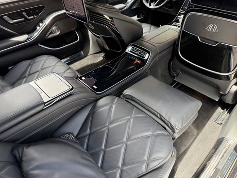 Used 2024 Mercedes-Benz Maybach S 580 4MATIC w/ Manufaktur Leather Package image 40