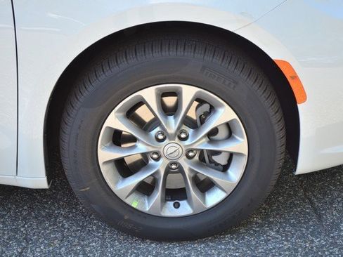 New 2026 Chrysler Pacifica Select image 10