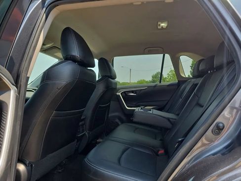 Used 2020 Toyota RAV4 XLE FWD image 39