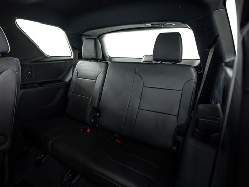 Used 2023 Chevrolet Traverse Premier image 19