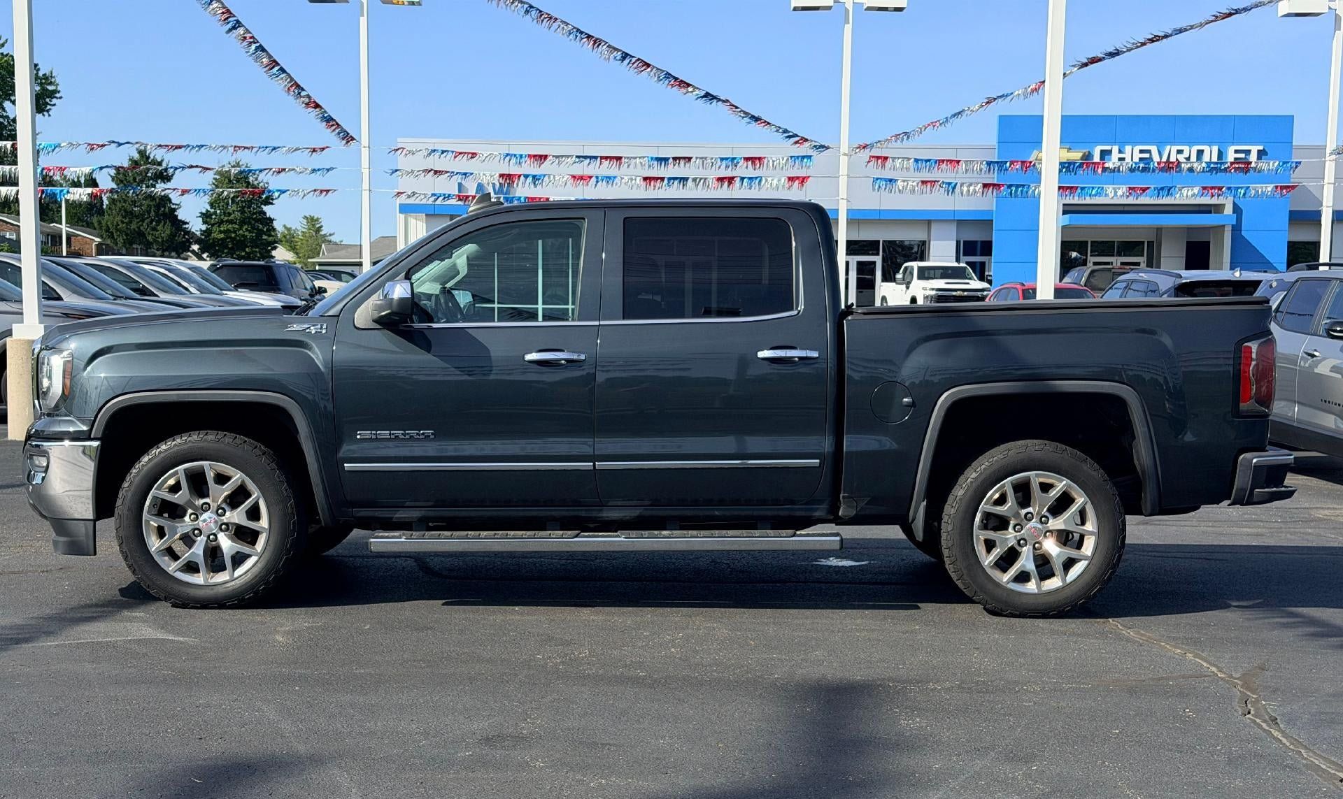 Used 2017 GMC Sierra 1500 SLT w/ SLT Premium Package AWD/4WD image 8