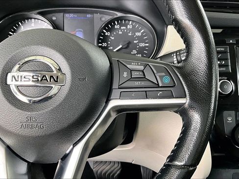 Used 2021 Nissan Rogue Sport SV w/ Technology Package FWD image 11