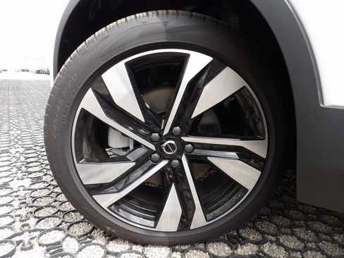 New 2025 Volvo XC40 B5 Ultra w/ Climate Package image 30