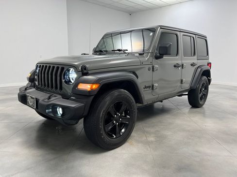 Used 2023 Jeep Wrangler Altitude image 3