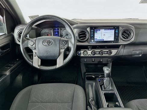 Certified 2017 Toyota Tacoma TRD Off-Road w/ Tow Package (A/T) image 21