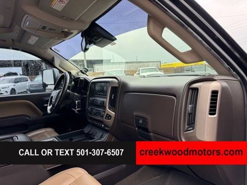 Used 2017 GMC Sierra 2500 Denali w/ Duramax Plus Package AWD/4WD image 10