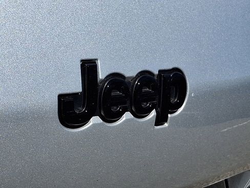 Used 2023 Jeep Grand Cherokee L Summit image 32