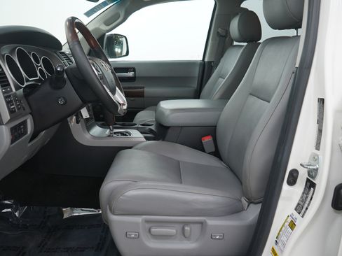 Used 2015 Toyota Sequoia Platinum image 31