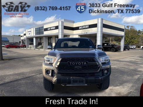 Used 2018 Toyota Tacoma TRD Off-Road image 2