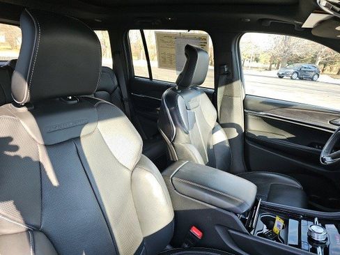 Used 2023 Jeep Grand Cherokee Overland w/ Advanced Protech Group III image 12