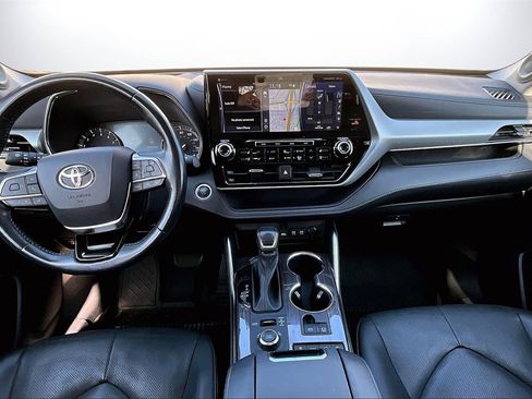Used 2021 Toyota Highlander Platinum image 14