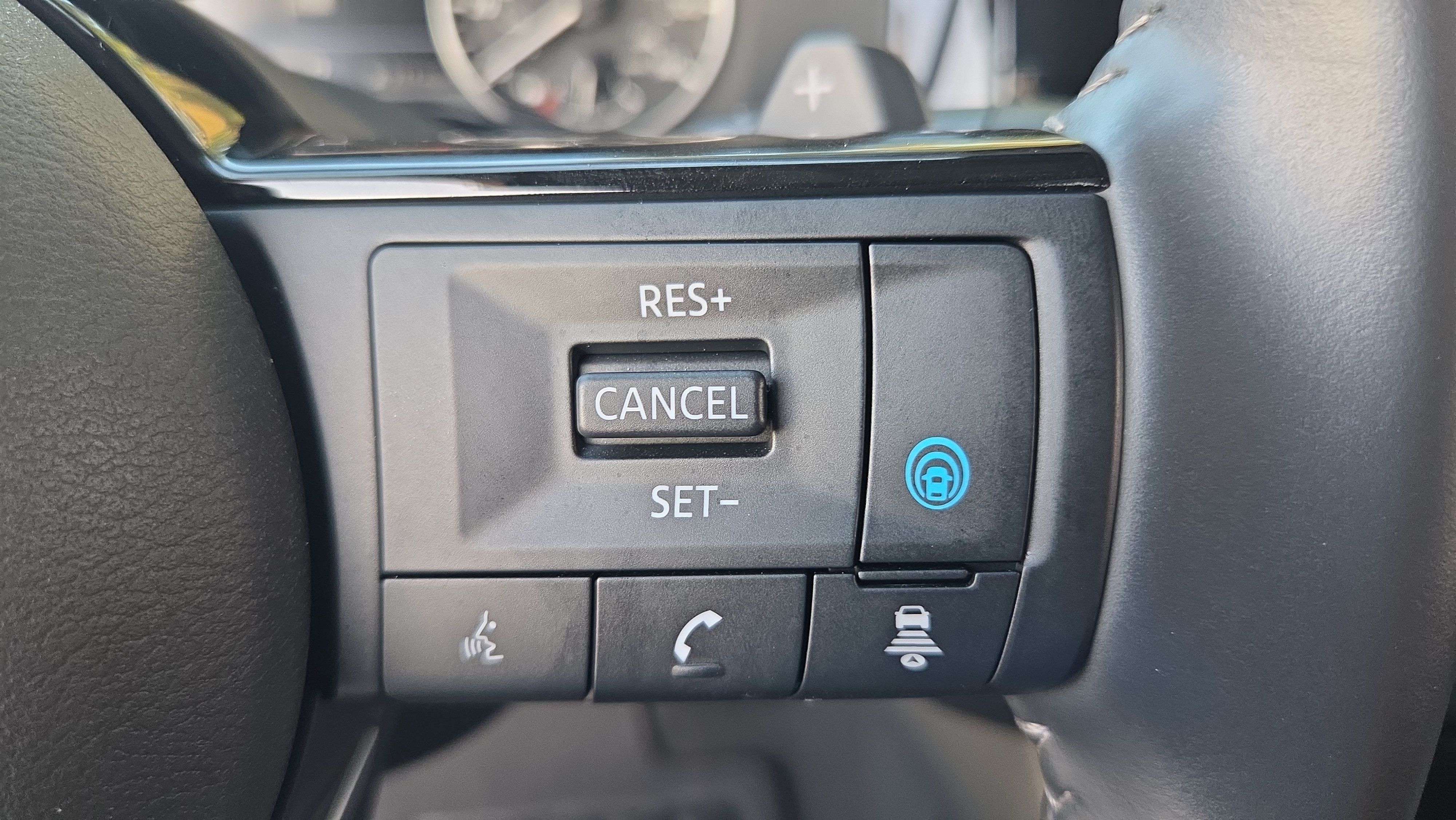 Used 2025 Nissan Pathfinder SL FWD image 30