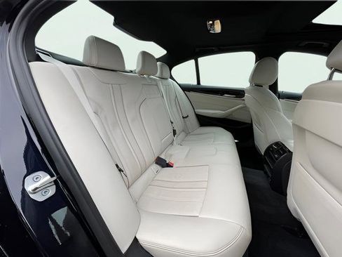 Used 2022 BMW 530e w/ M Sport Package image 19