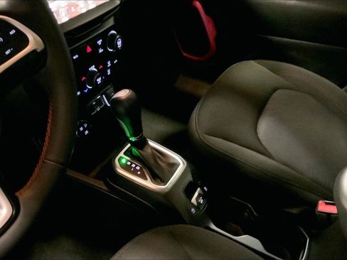 Certified 2023 Jeep Renegade Trailhawk AWD/4WD image 17