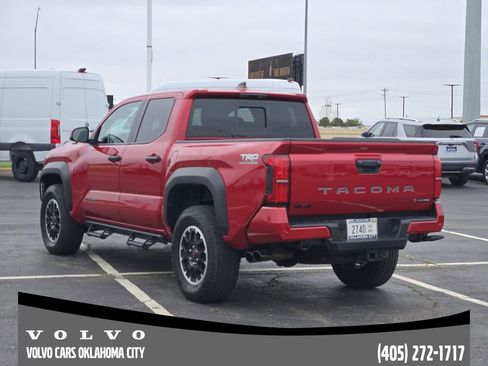 Used 2025 Toyota Tacoma TRD Off-Road w/ TRD Off Road Upgrade Package AWD/4WD image 4