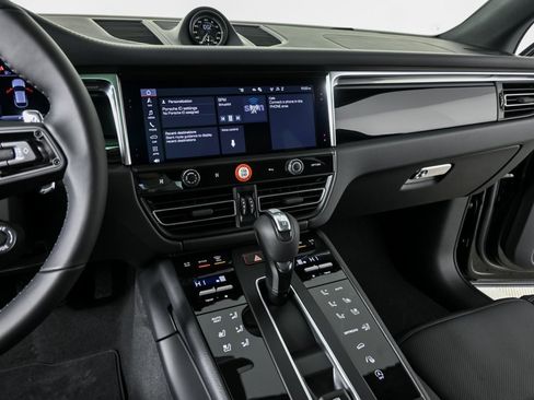 New 2026 Porsche Macan image 13