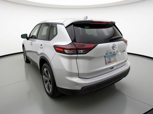 Used 2025 Nissan Rogue SV image 6