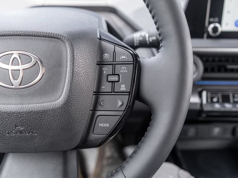 Used 2026 Toyota Prius XLE AWD/4WD image 22