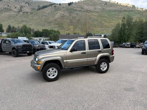 Used 2006 Jeep Liberty Limited w/ Trailer Tow Group AWD/4WD image 1