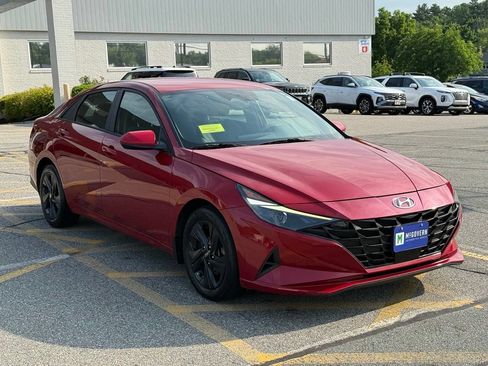 Used 2022 Hyundai Elantra SEL w/ Convenience Package FWD image 8