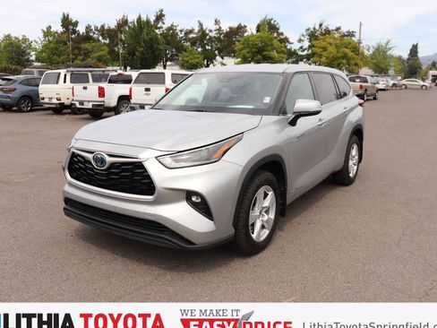 Used 2021 Toyota Highlander LE AWD/4WD image 1