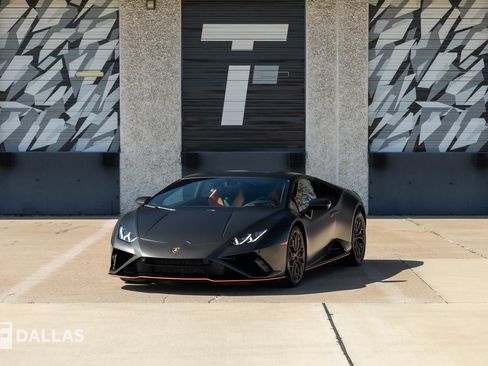 Used 2022 Lamborghini Huracan EVO RWD image 5