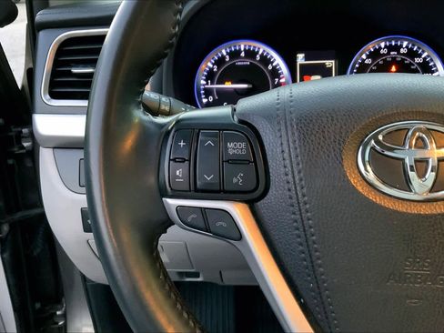 Used 2019 Toyota Highlander XLE image 24
