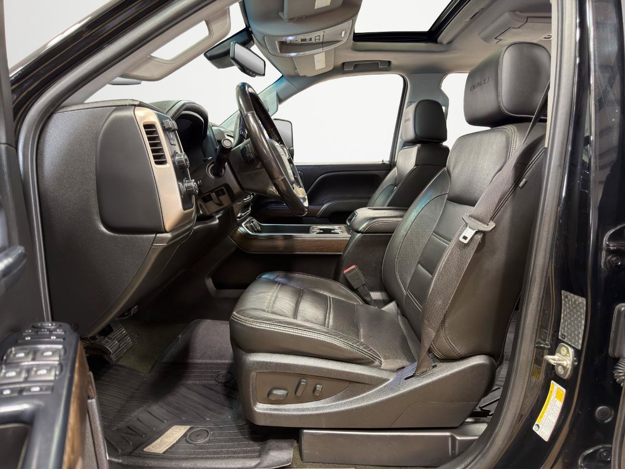 Used 2018 GMC Sierra 3500 Denali w/ Duramax Plus Package AWD/4WD image 17