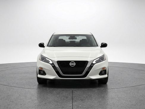 Used 2025 Nissan Altima 2.5 SV image 2