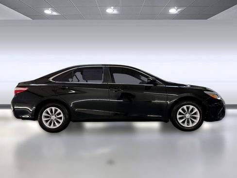 Used 2016 Toyota Camry LE image 7