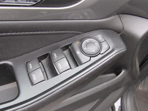 Used 2023 Chevrolet Traverse LT image 22