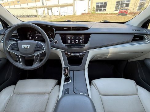 Used 2017 Cadillac XT5 Luxury w/ Driver Awareness Package image 22