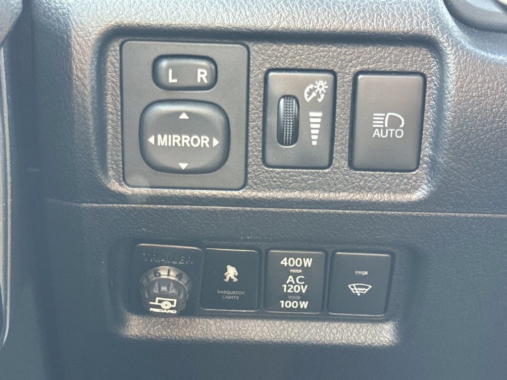 Used 2023 Toyota 4Runner TRD Off-Road Premium w/ Moonroof Package AWD/4WD image 17