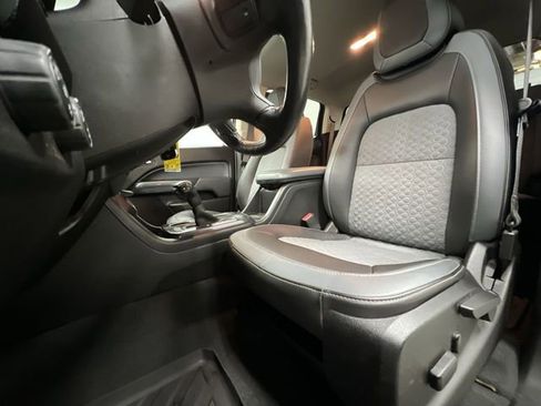 Certified 2021 Chevrolet Colorado Z71 w/ Z71 Midnight Edition image 18