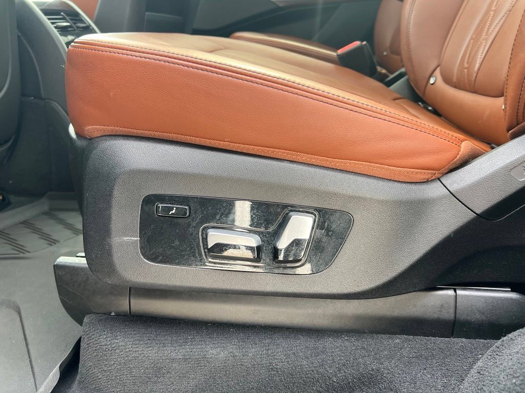 Used 2020 BMW X7 xDrive40i w/ Premium Package AWD/4WD image 25